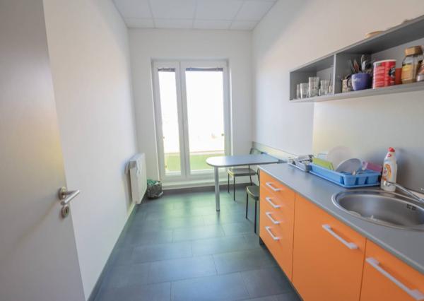 Na prenájom kancelária  15 m²,  v novostavbe, Odborárska ulica, voľná