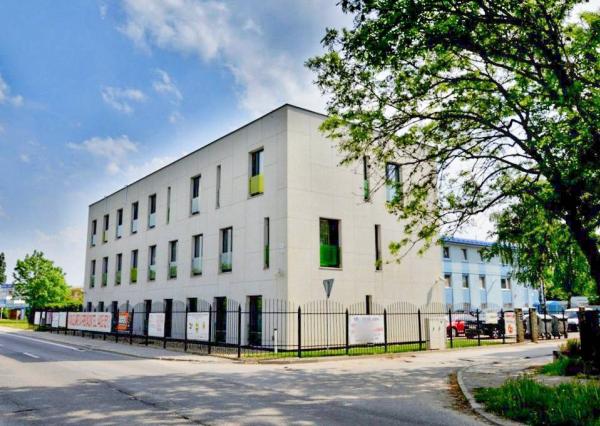 Na prenájom kancelária  15 m²,  v novostavbe, Odborárska ulica, voľná