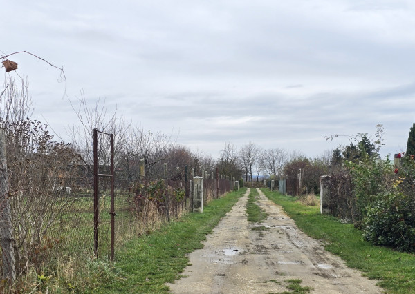 Predaj pozemku 401 m² v záhradkárskej oblasti – Drahovce Hať