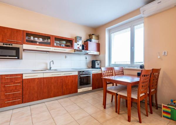 Krásny 2-izbový byt s lodžiou, 75 m²,Tomášikova ul, od 02/26