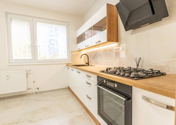 Na predaj novozrekonštruovaný 3-izb. byt s balkónom, 76 m², J. Smreka