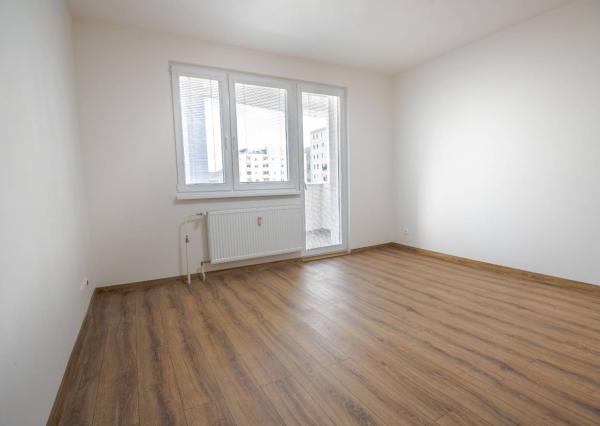 Na predaj novozrekonštruovaný 3-izb. byt s balkónom, 76 m², J. Smreka
