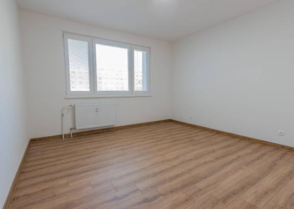 Na predaj novozrekonštruovaný 3-izb. byt s balkónom, 76 m², J. Smreka
