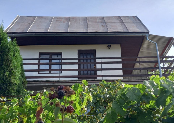 *REZERVOVANÉ* Slnečná záhrada s murovanou chatkou, Nemšová časť Ľuborč