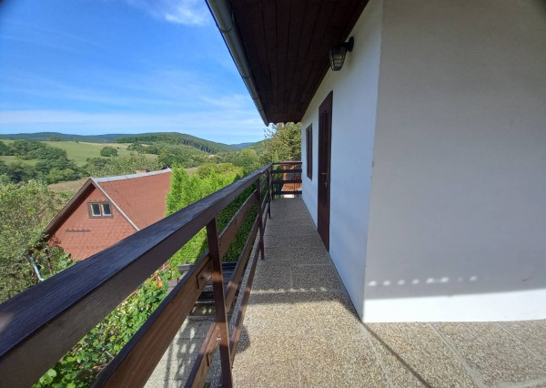 *REZERVOVANÉ* Slnečná záhrada s murovanou chatkou, Nemšová časť Ľuborč