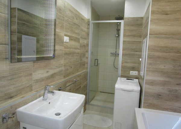 Prenájom veľký 2 izbový byt 67m2 s dvomi balkónmi Nitra