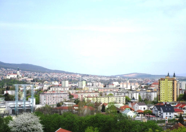 Prenájom veľký 2 izbový byt 67m2 s dvomi balkónmi Nitra