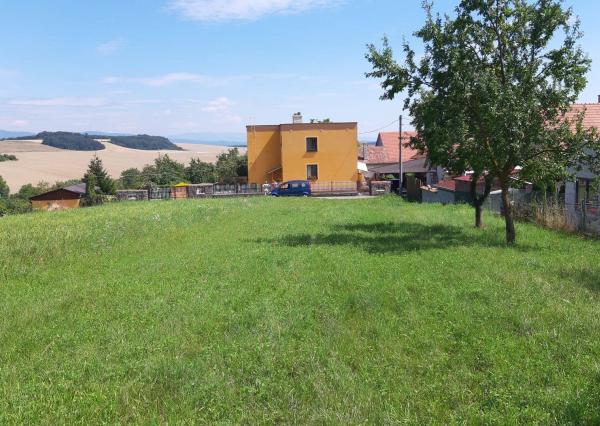 STAVEBNÝ POZEMOK 2250 m2 TRENČIANSKE MITICE