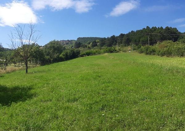 STAVEBNÝ POZEMOK 2250 m2 TRENČIANSKE MITICE