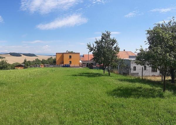 STAVEBNÝ POZEMOK 2250 m2 TRENČIANSKE MITICE