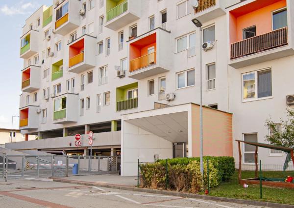 Garsónka s franc. balkónom 23 m², Vietnamská ul, od 01/26