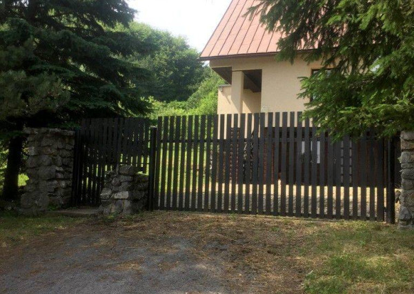 Chalupa v krásnom prostredí, Valaská Belá