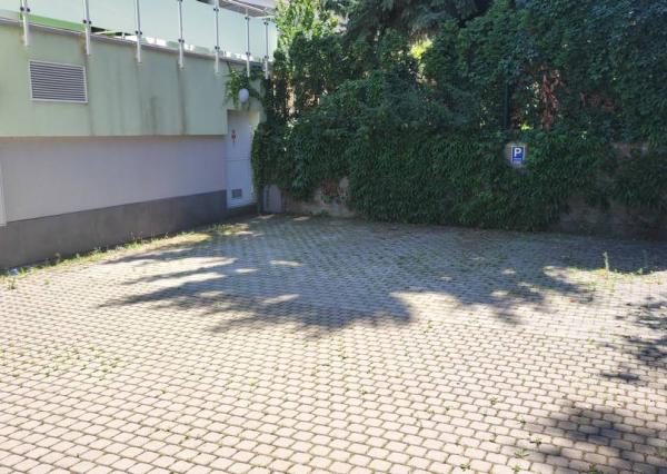 Prenájom parkovacieho miesta, blízke centrum-Piešťany