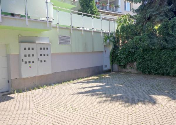 Prenájom parkovacieho miesta, blízke centrum-Piešťany