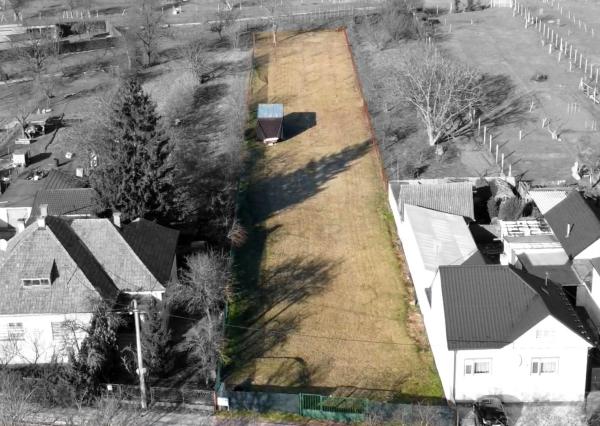 Stavebný pozemok 1950 m2 pre dva domy, 2x všetky IS, Ostrov