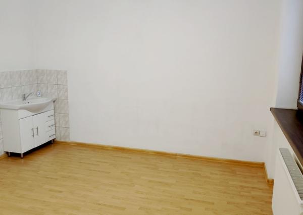 Prenájom priestorov schválených na služby 13m2 Piešťany