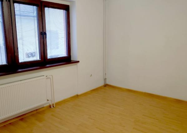 Prenájom priestorov schválených na služby 22m2, Piešťany