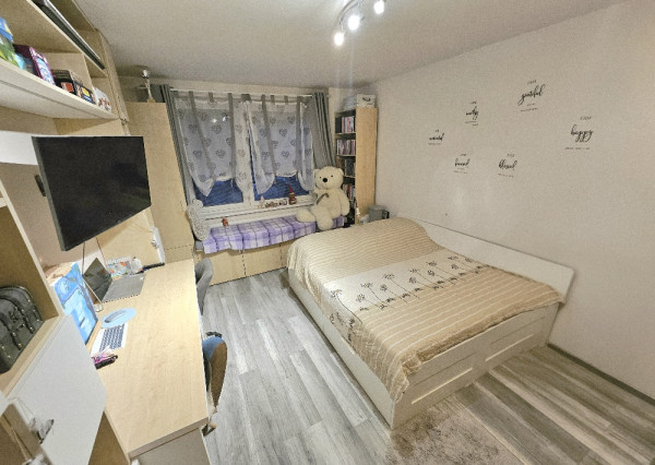 4 izbový byt Bánovce nad Bebravou/CENTRUM-STRED/83 m2/PIVNICA