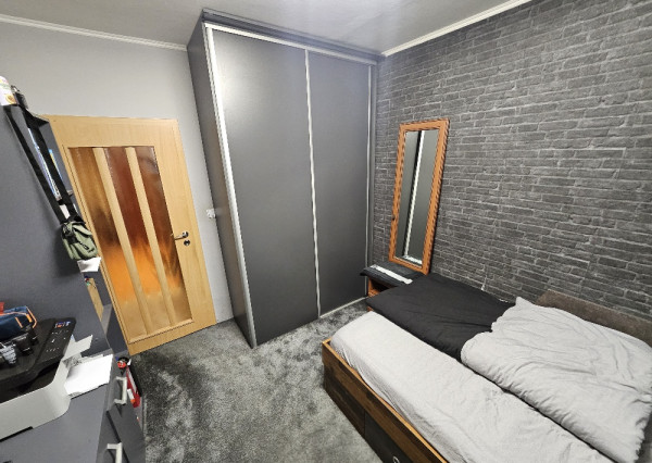 4 izbový byt Bánovce nad Bebravou/CENTRUM-STRED/83 m2/PIVNICA