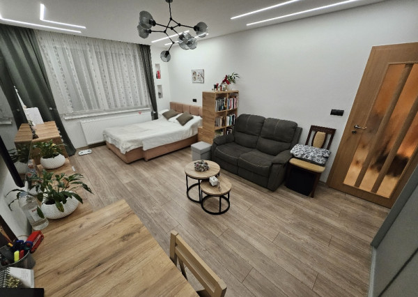 4 izbový byt Bánovce nad Bebravou/CENTRUM-STRED/83 m2/PIVNICA