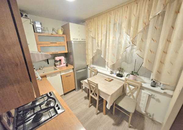 4 izbový byt Bánovce nad Bebravou/CENTRUM-STRED/83 m2/PIVNICA