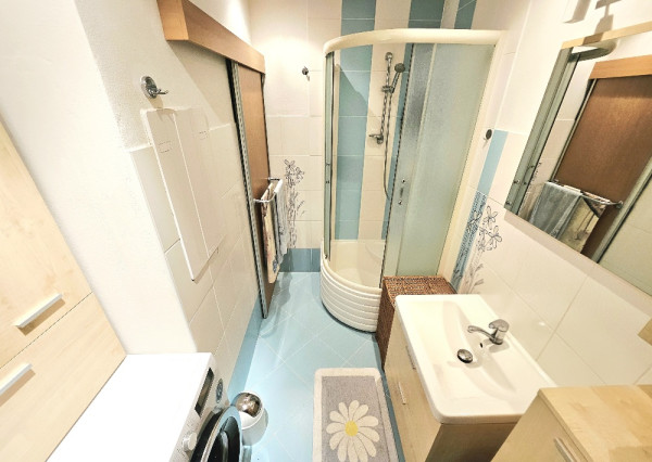 4 izbový byt Bánovce nad Bebravou/CENTRUM-STRED/83 m2/PIVNICA