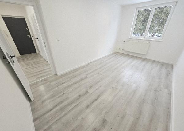 3 izbový byt Bánovce nad Bebravou/CENTRUM/65 m2/BALKÓN/PIVNICA