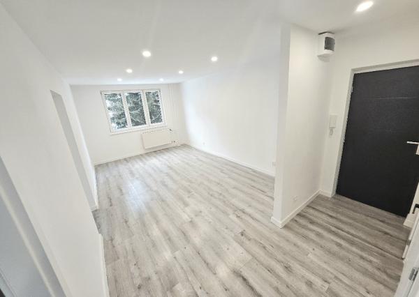 3 izbový byt Bánovce nad Bebravou/CENTRUM/65 m2/BALKÓN/PIVNICA