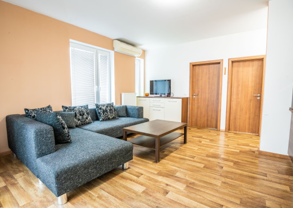 Na prenájom 2-izbový byt, 47 m², Odborárska ul., ihneď voľný