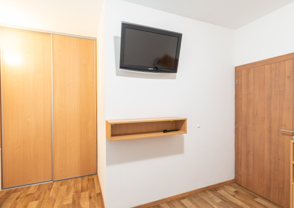Na prenájom 2-izbový byt, 47 m², Odborárska ul., ihneď voľný