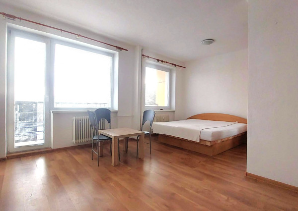 Slnečný 1 izb. byt Piešťany, praktická poloha, kúpou voľný