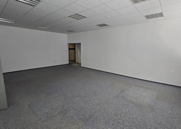 Kancelária 64 m² (52m2 + 12m2) na prenájom - Piešťany, Vajanského