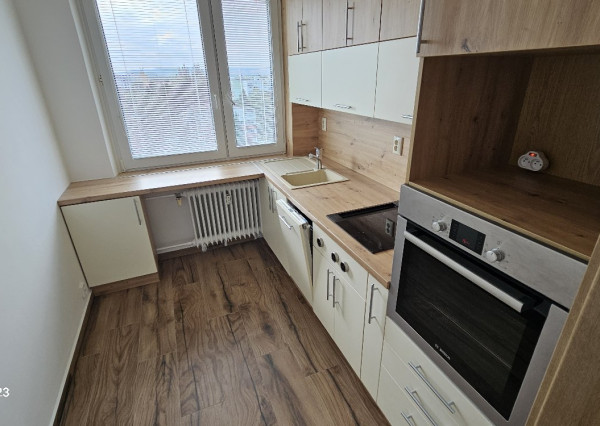 3 IZB BYT 60 M2 PIEŠŤANY, KOMENSKÉHO, KOMPLET REKONŠTRUKCIA