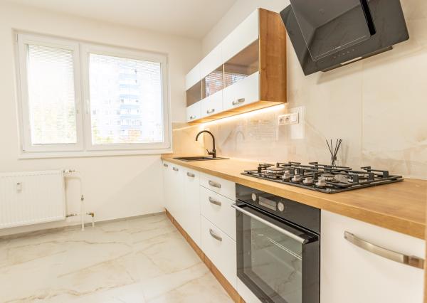 3-izbový byt + balkón, 76 m², Jána Smreka, DNV, kúpou voľný