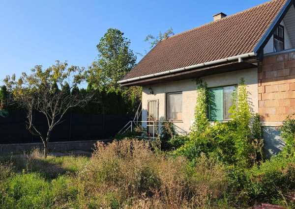 REKREAČNÝ DOMČEK  V CENTRE OBCE OSTROV PRI PIEŠŤANOCH