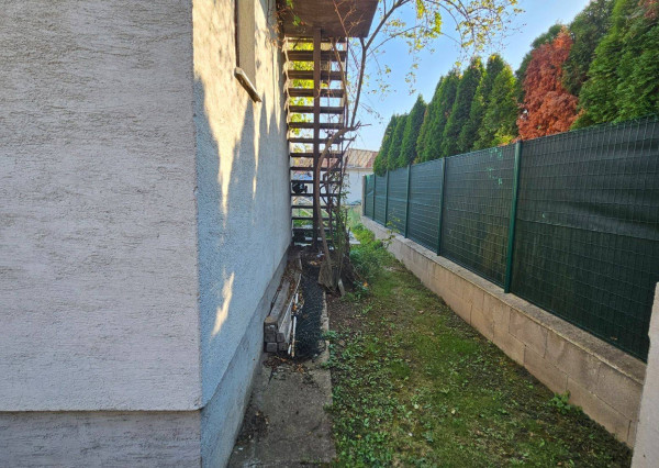 REKREAČNÝ DOMČEK  V CENTRE OBCE OSTROV PRI PIEŠŤANOCH