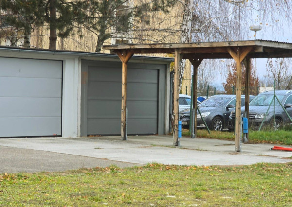 Výnimočná ponuka garáže s prístreškom pre dve autá v Piešťanoch