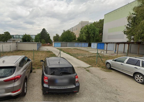 Výnimočná ponuka garáže s prístreškom pre dve autá v Piešťanoch