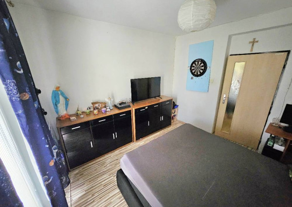 3 izbový byt Bánovce nad Bebravou / CENTRUM MESTA / LOGGIA / PIVNICA