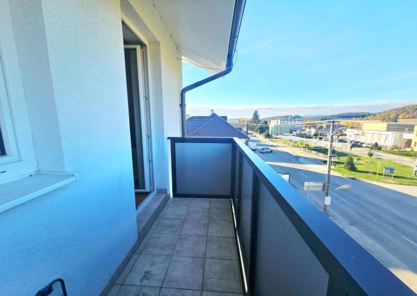 EXKLUZÍVNE - Priestranný 2 izbový byt v obci Motešice 