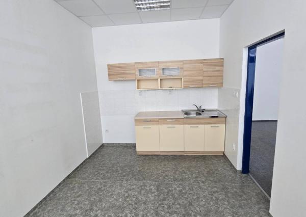 Kancelária 70 m² (50m2 + 20m2) na prenájom - Piešťany, Vajanského