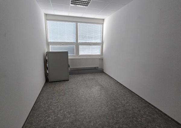 Kancelária 70 m² (50m2 + 20m2) na prenájom - Piešťany, Vajanského