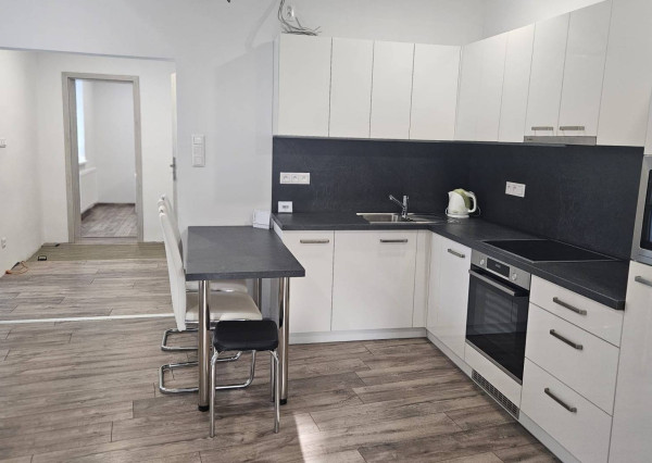 Prenájom - 3 izbový rodinný dom, Nemšová