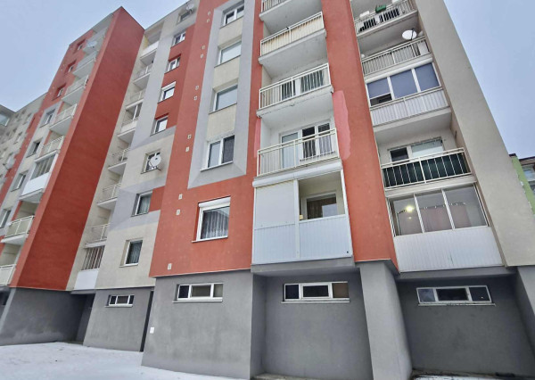 Praktický 1 izbový byt s balkónom a  nerušeným výhľadom, ideálny na investíciu aj prvé bývanie, Piešťany