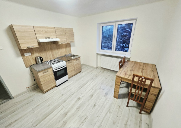 PRENÁJOM Bánovce nad Bebravou/ 2 IZBOVÝ BYT/SEVER/ ČIASTOČNE ZARIADENÝ