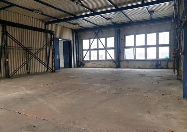 Priemyselný objekt 8000 m2 s halou 991 m2 - Tr. Bohuslavice