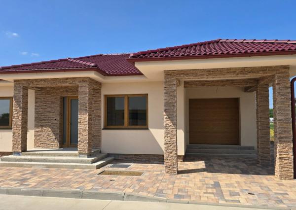 NOVOSTAVBA 4-IZBOVÉHO BUNGALOVU LEN 7 KM OD PIEŠŤAN – SOKOLOVCE