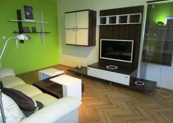 REZERVOVANÉ! Prenájom veľký 2 izbový byt 67m2 s dvomi balkónmi Nitra