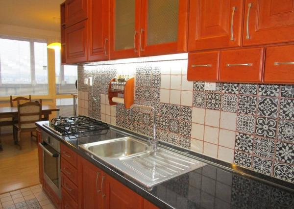 REZERVOVANÉ! Prenájom veľký 2 izbový byt 67m2 s dvomi balkónmi Nitra