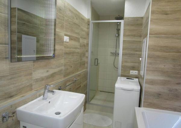 REZERVOVANÉ! Prenájom veľký 2 izbový byt 67m2 s dvomi balkónmi Nitra